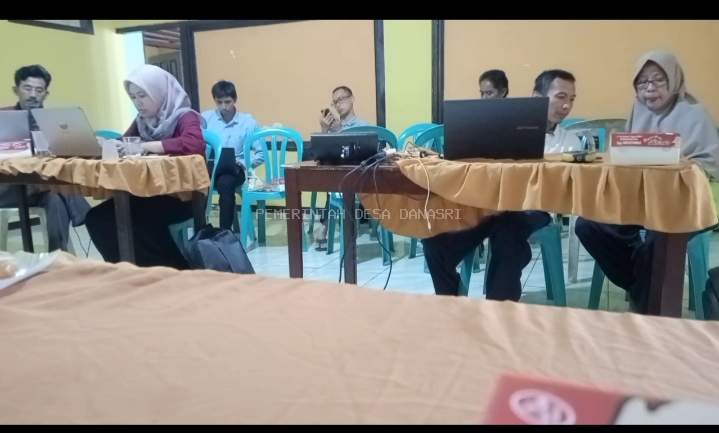 PENINGKATAN KAPASITAS PERANGKAT DESA PELATIHAN WEBSITE DESA
