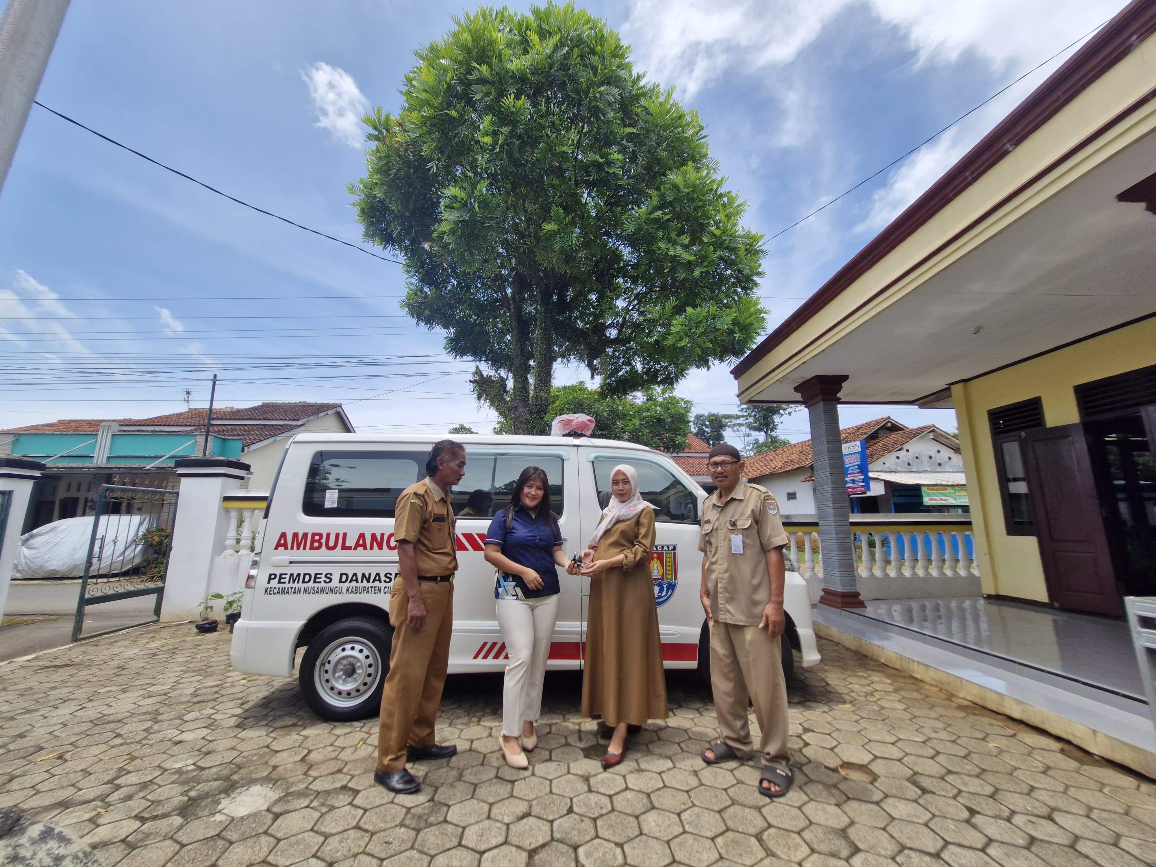 SERAH TERIMA KUNCI AMBULANCE DESA DANASRI TAHUN 2025